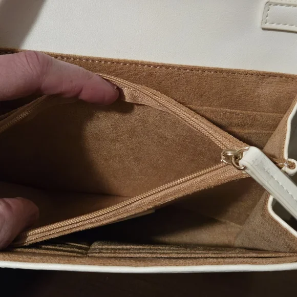 158. 🐞 Betsey Johnson | White & Red Ladybug Crossbody Bag – New With Tags - Picture 6 of 7